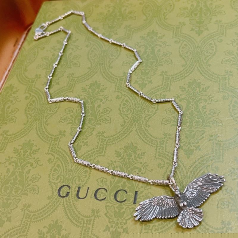 G*u*i necklaces